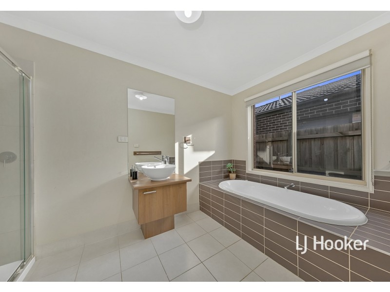 16 Buloke Crescent, Kilmore VIC 3764