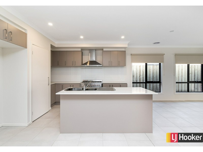100 Newbridge Boulevard, Wallan VIC 3756