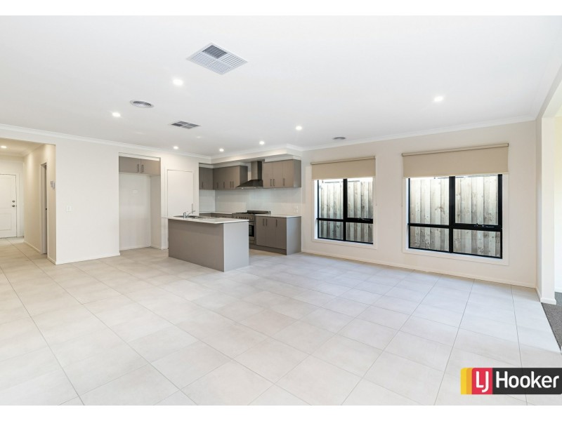 100 Newbridge Boulevard, Wallan VIC 3756