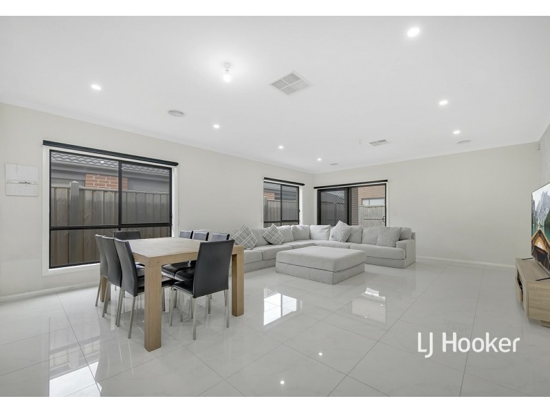 64 Docker Circuit, Mickleham VIC 3064