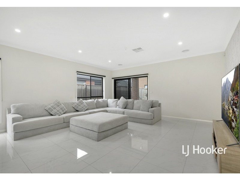 64 Docker Circuit, Mickleham VIC 3064