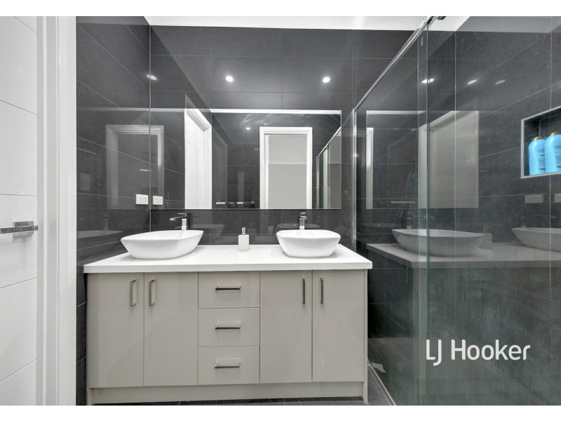 64 Docker Circuit, Mickleham VIC 3064