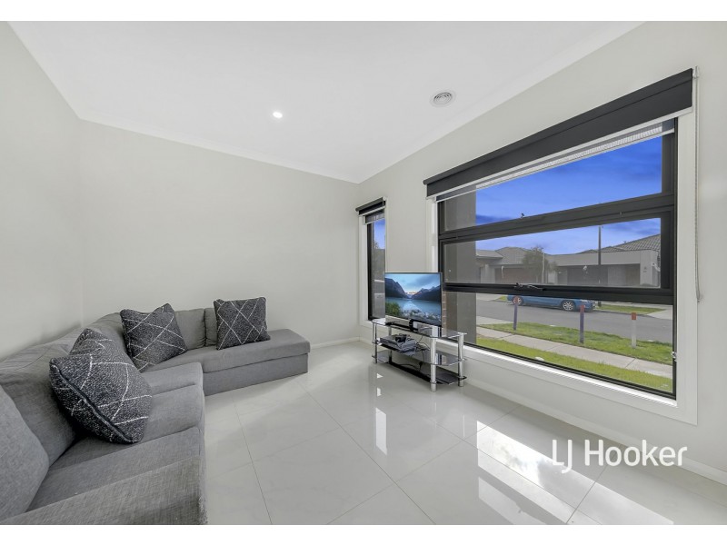 64 Docker Circuit, Mickleham VIC 3064