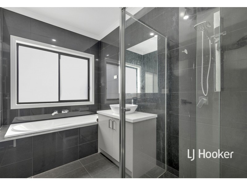 64 Docker Circuit, Mickleham VIC 3064