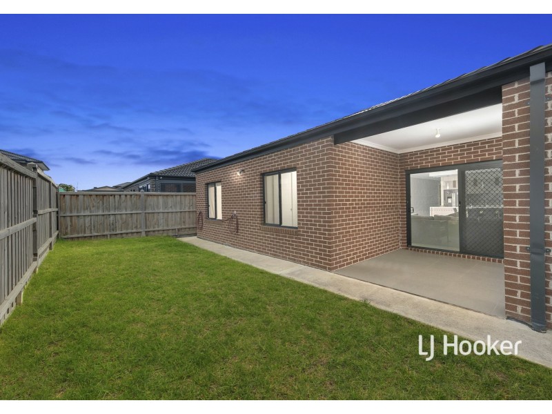 64 Docker Circuit, Mickleham VIC 3064