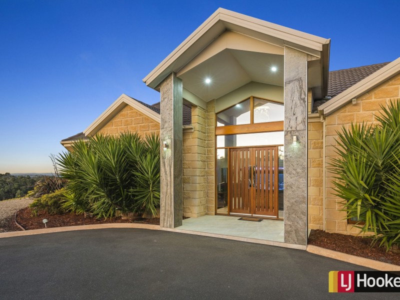 120 Dolomite Rise, Hidden Valley VIC 3756