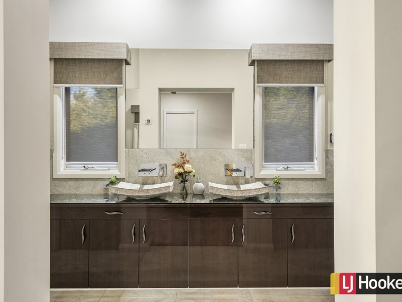 120 Dolomite Rise, Hidden Valley VIC 3756