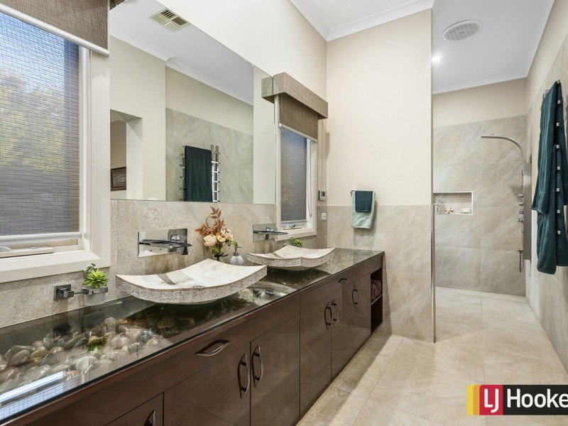 120 Dolomite Rise, Hidden Valley VIC 3756