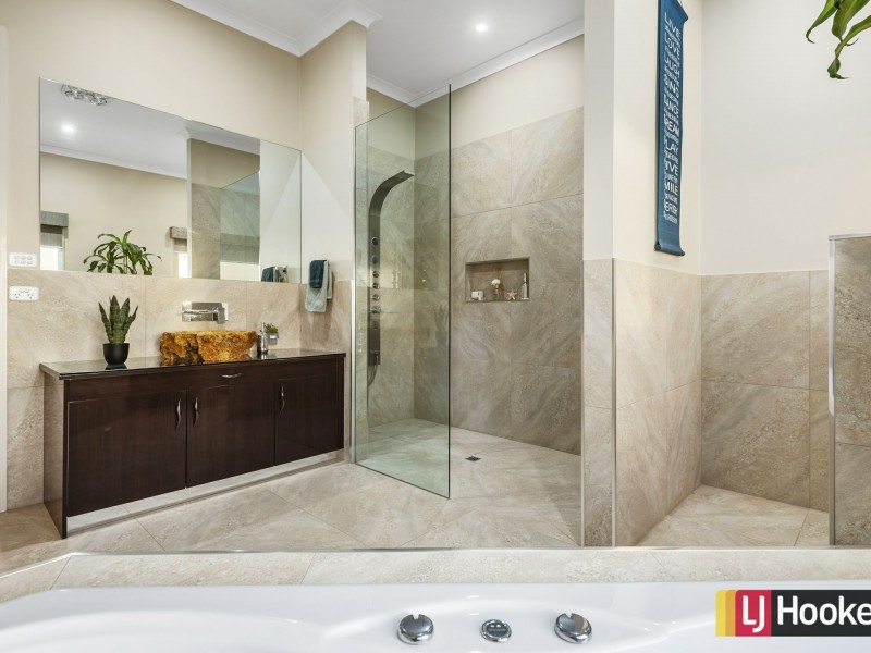 120 Dolomite Rise, Hidden Valley VIC 3756