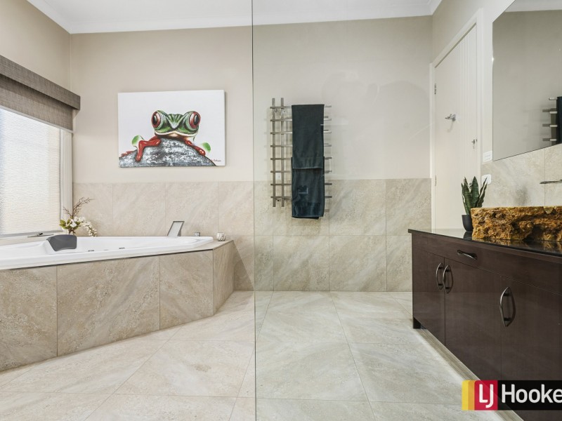 120 Dolomite Rise, Hidden Valley VIC 3756