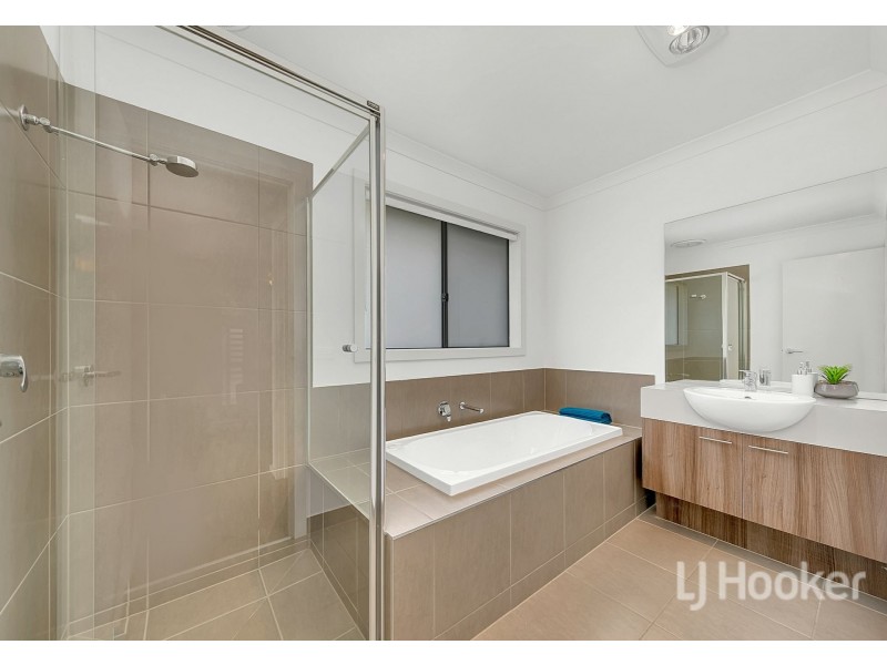 19 Berry Saltbush Drive, Wallan VIC 3756