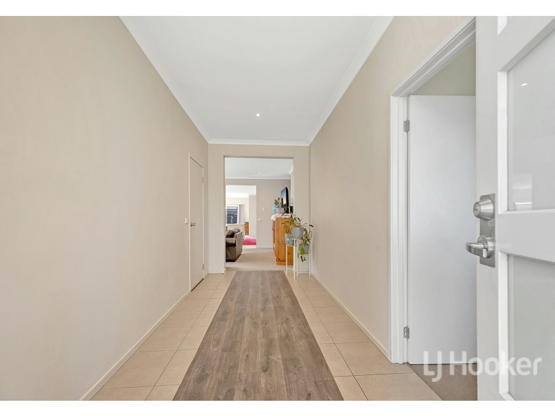 48 Holly Drive, Wallan VIC 3756