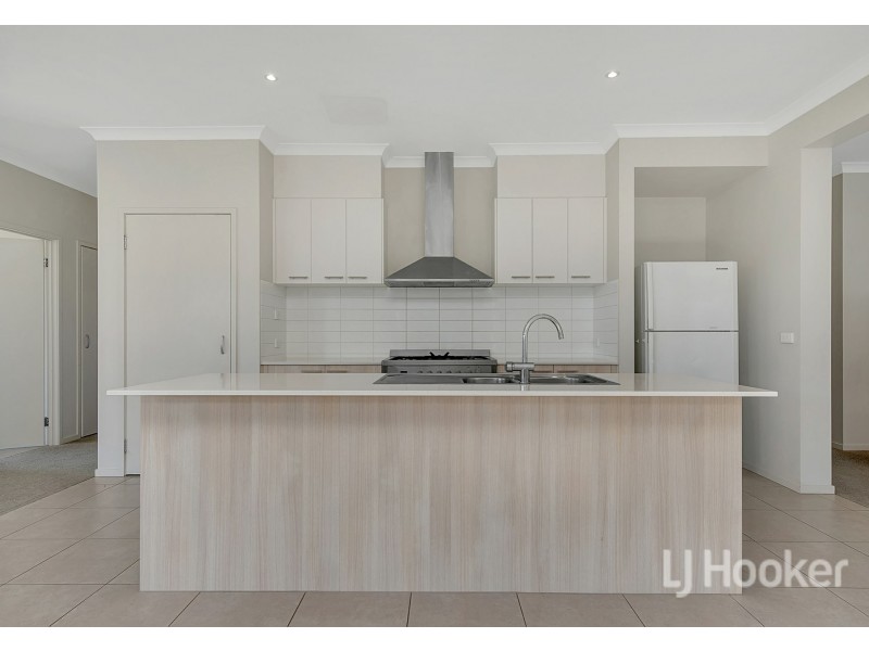 48 Holly Drive, Wallan VIC 3756