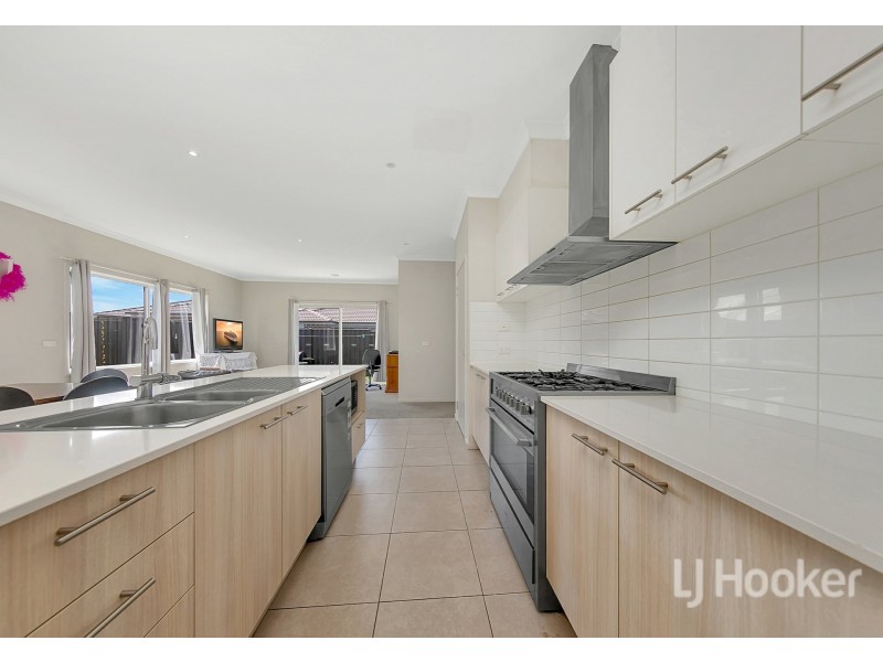 48 Holly Drive, Wallan VIC 3756