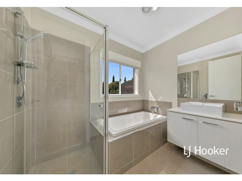 17 Cavallo Crescent, Hidden Valley VIC 3756