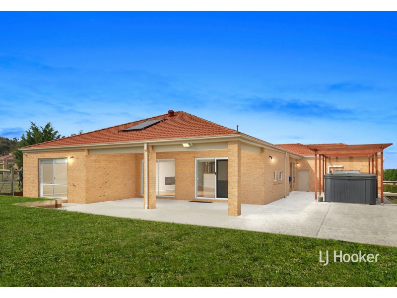 17 Cavallo Crescent, Hidden Valley VIC 3756