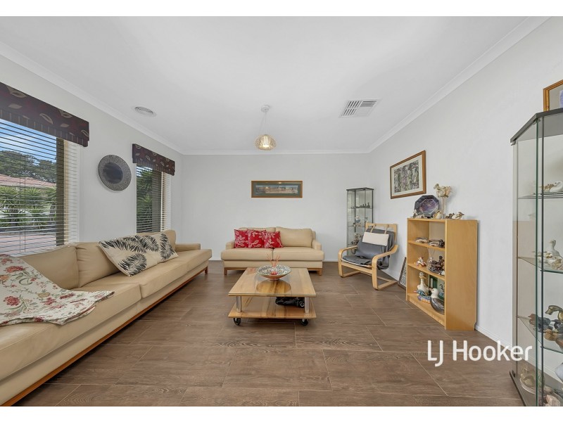 28 Carmelo Court, Hidden Valley VIC 3756