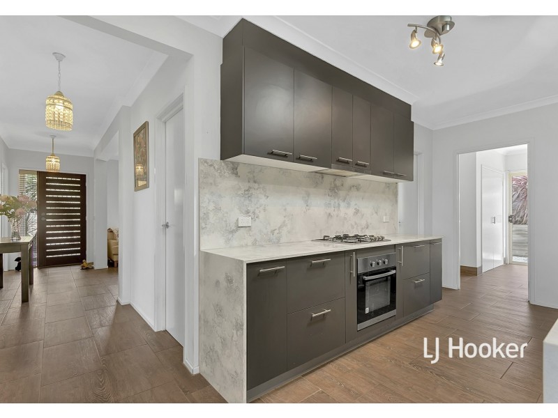 28 Carmelo Court, Hidden Valley VIC 3756