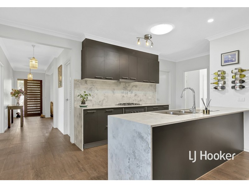 28 Carmelo Court, Hidden Valley VIC 3756