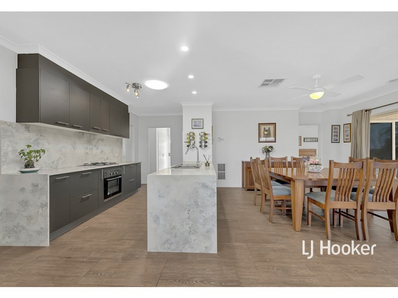 28 Carmelo Court, Hidden Valley VIC 3756