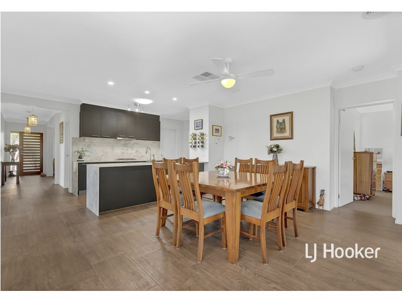 28 Carmelo Court, Hidden Valley VIC 3756