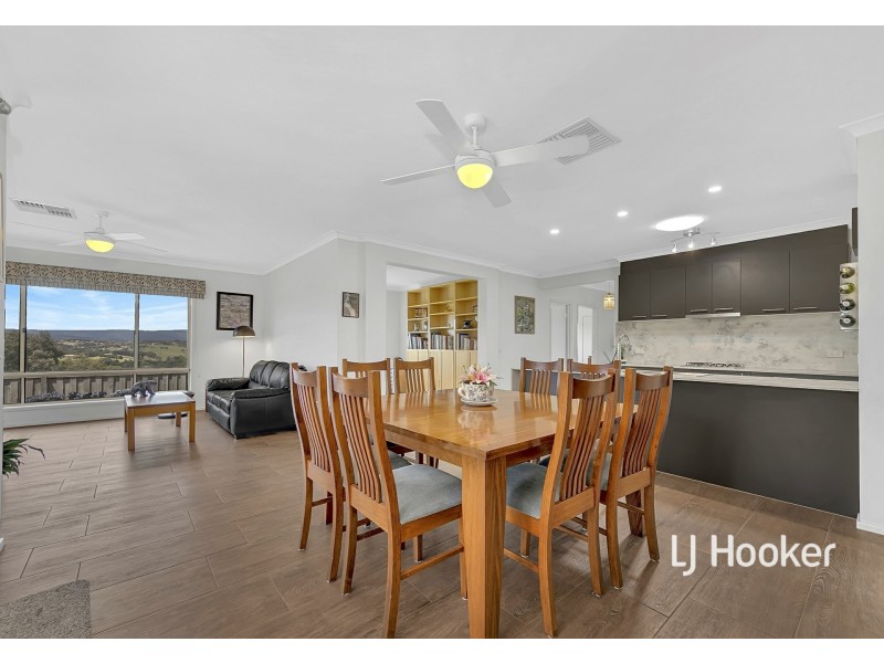 28 Carmelo Court, Hidden Valley VIC 3756