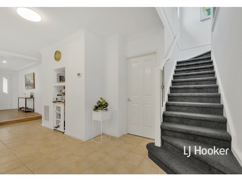 9 Lakeside Drive, Hidden Valley VIC 3756