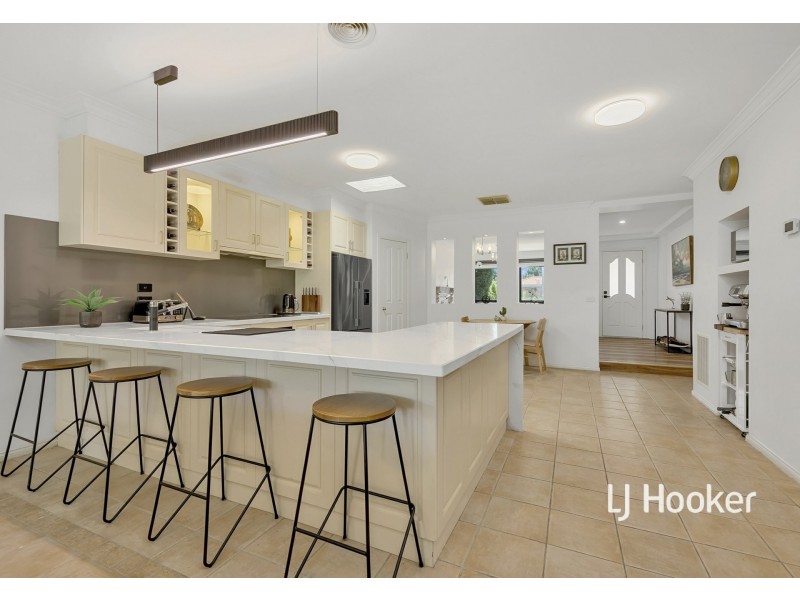 9 Lakeside Drive, Hidden Valley VIC 3756