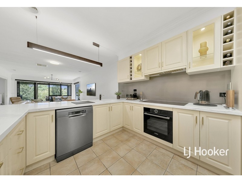 9 Lakeside Drive, Hidden Valley VIC 3756