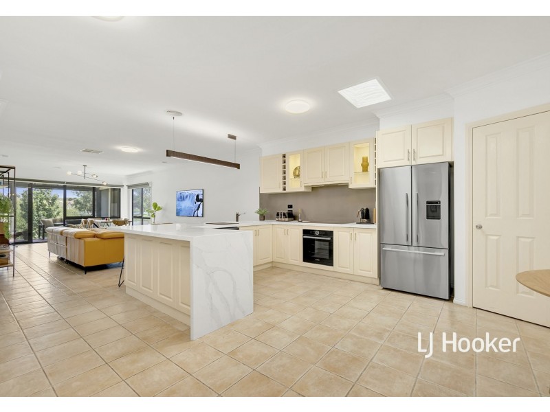 9 Lakeside Drive, Hidden Valley VIC 3756