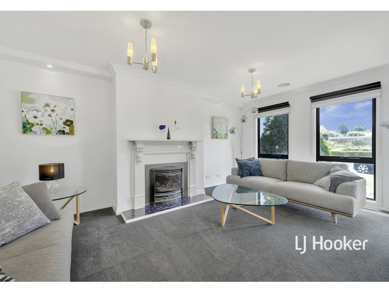 9 Lakeside Drive, Hidden Valley VIC 3756