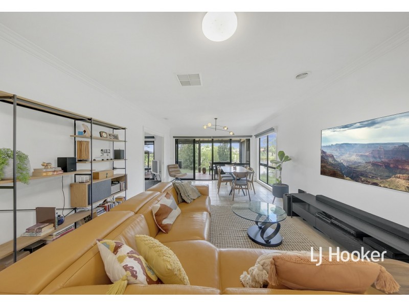 9 Lakeside Drive, Hidden Valley VIC 3756