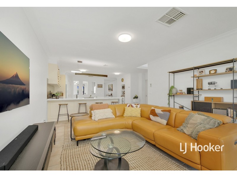 9 Lakeside Drive, Hidden Valley VIC 3756