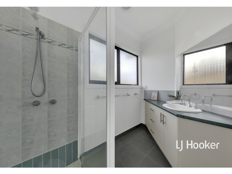 9 Lakeside Drive, Hidden Valley VIC 3756