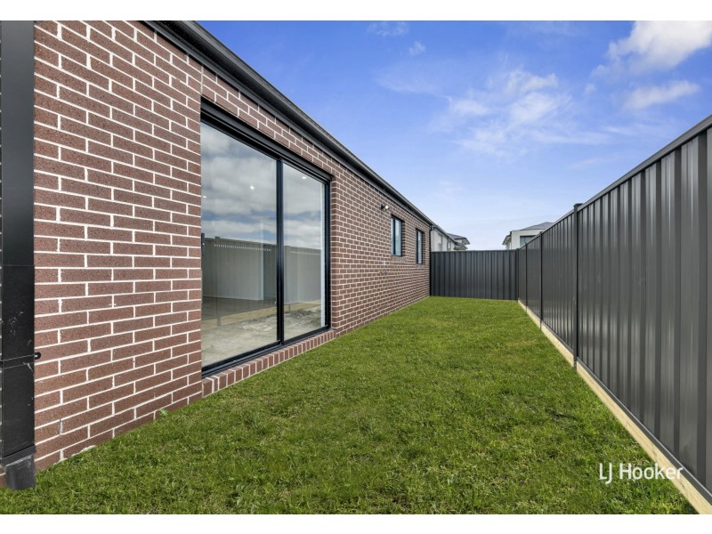 14 Hutch Avenue, Donnybrook VIC 3064