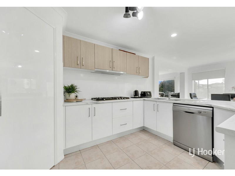 67 Valley Drive, Hidden Valley VIC 3756