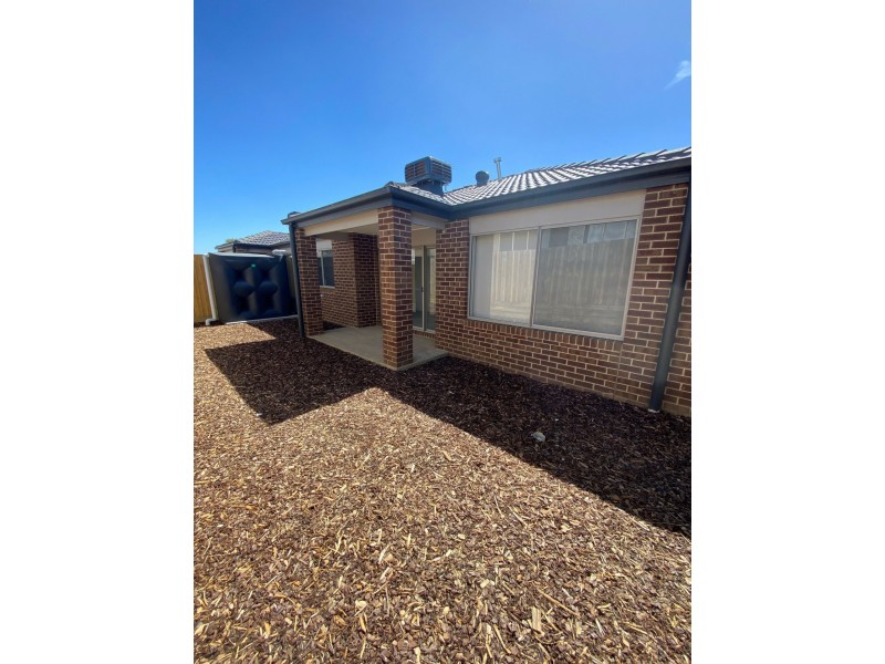 Unit 2/131-139 Dudley Street, Wallan VIC 3756