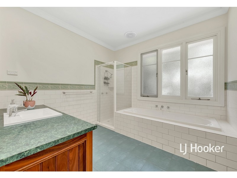 6 Bonnieview Court, Wandong VIC 3758