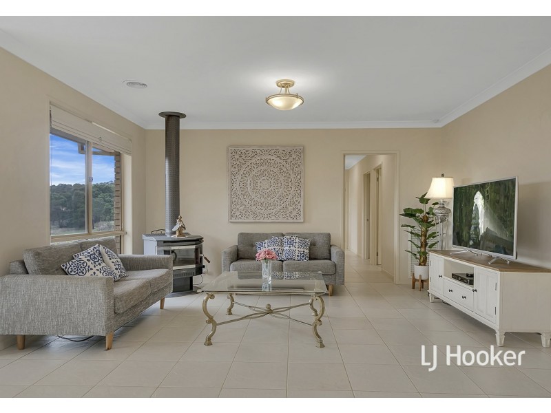 3 Lookout Rise, Hidden Valley VIC 3756