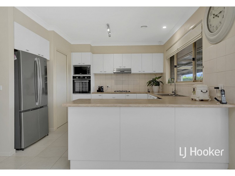 3 Lookout Rise, Hidden Valley VIC 3756