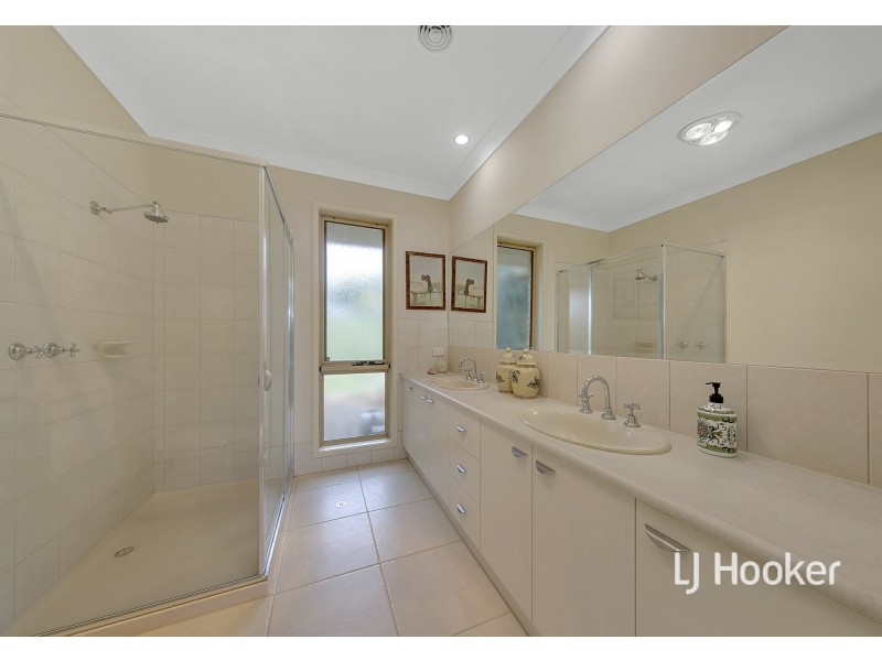 3 Lookout Rise, Hidden Valley VIC 3756