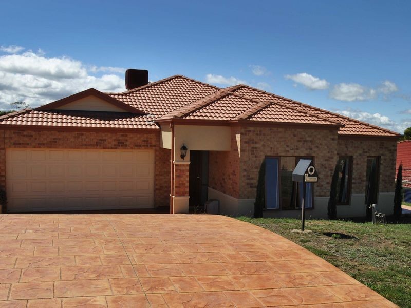 13 Carmelo Court, Hidden Valley VIC 3756