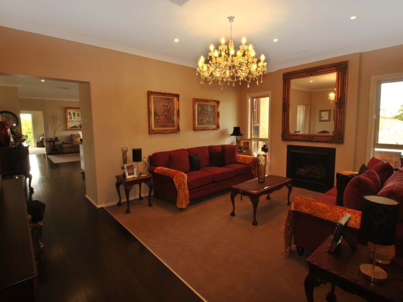 13 Carmelo Court, Hidden Valley VIC 3756