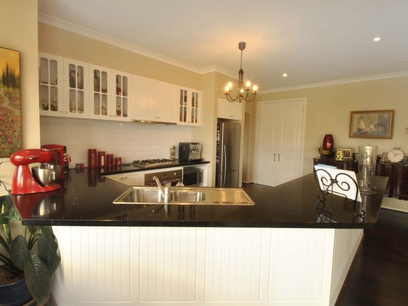 13 Carmelo Court, Hidden Valley VIC 3756