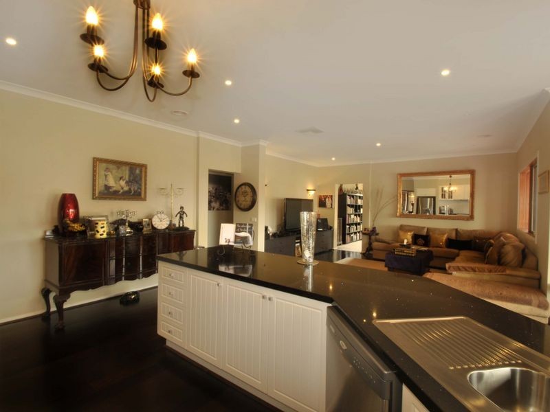 13 Carmelo Court, Hidden Valley VIC 3756
