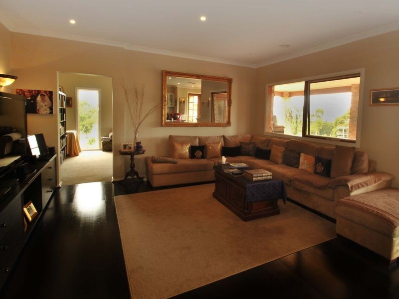 13 Carmelo Court, Hidden Valley VIC 3756