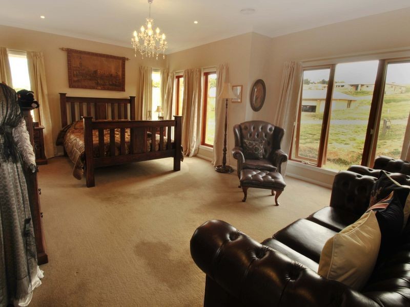 13 Carmelo Court, Hidden Valley VIC 3756