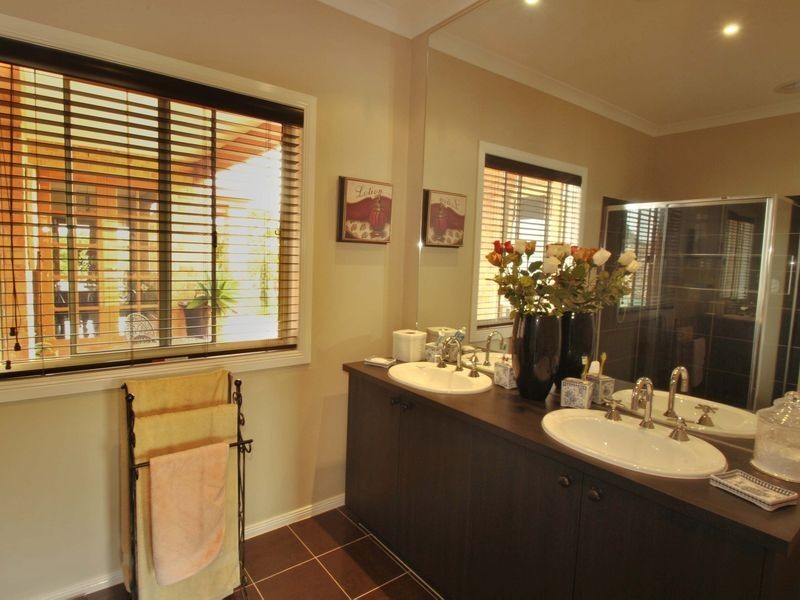13 Carmelo Court, Hidden Valley VIC 3756