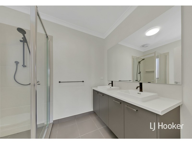 37 Rochford Drive, Donnybrook VIC 3064