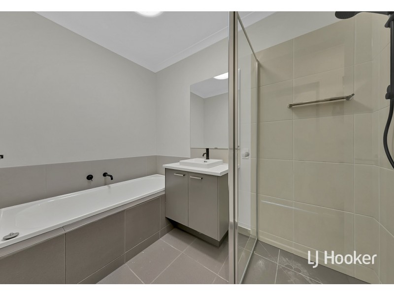 37 Rochford Drive, Donnybrook VIC 3064